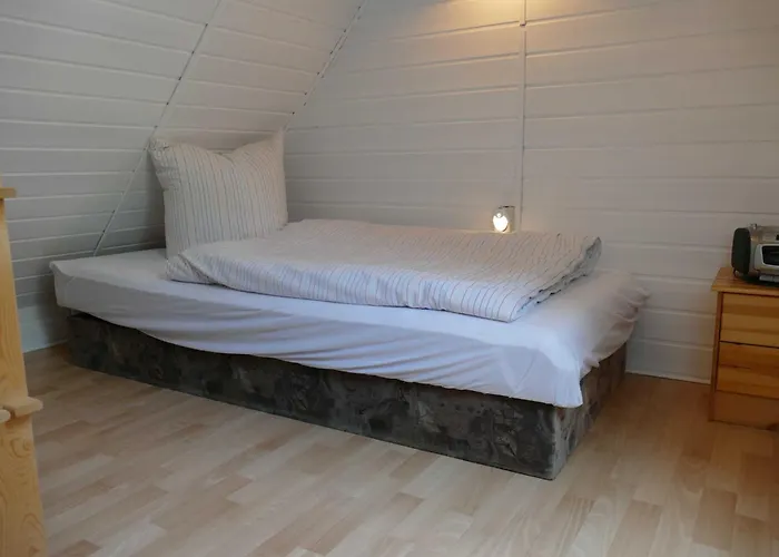 L Zeltplatzstraße 29 *